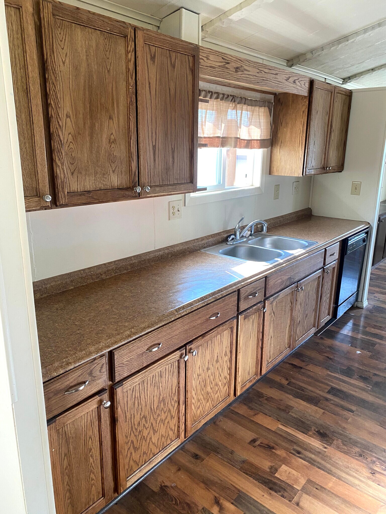 Kitchen - 4270 E Valley Center Rd