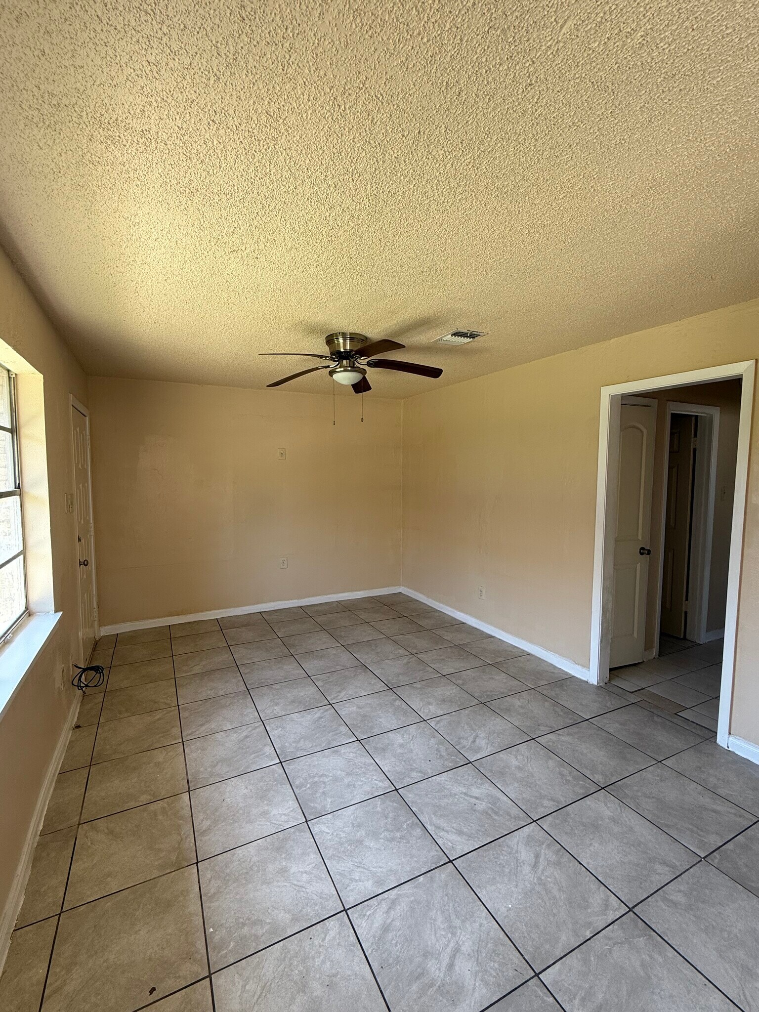 Building Photo - 5605 Pickfair St