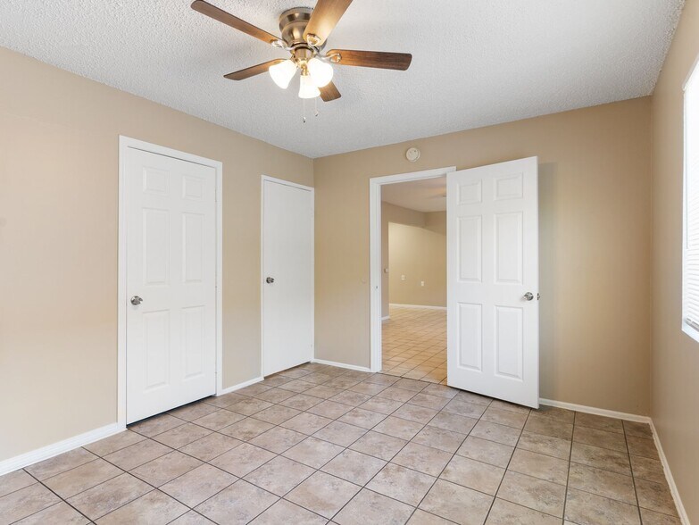 Building Photo - 1050 Gaviota Ave