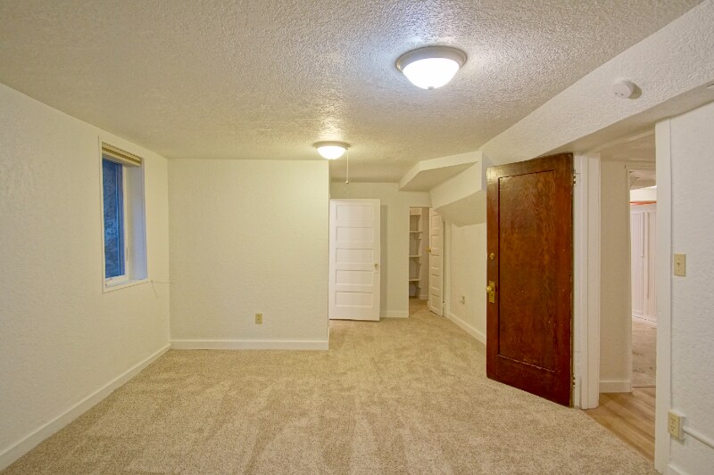 Building Photo - 1520 W Tenth Ave