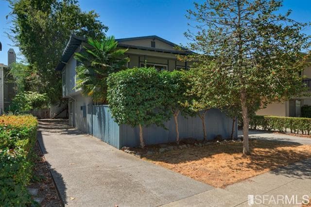 Primary Photo - 633 Highland Ave