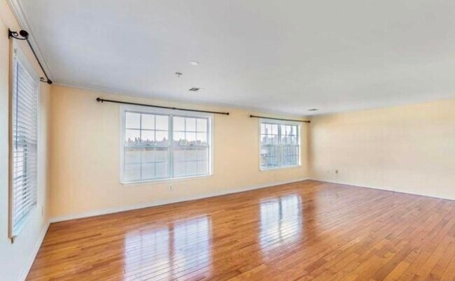 Building Photo - 32 Bergen Ridge Rd