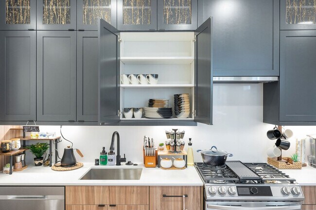 Building Photo - 34 W Cremona St