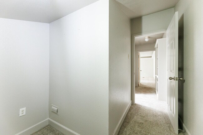 Building Photo - 9603 Orlando Ave