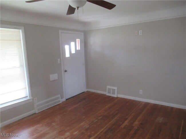 Building Photo - 1329 Craneing Rd