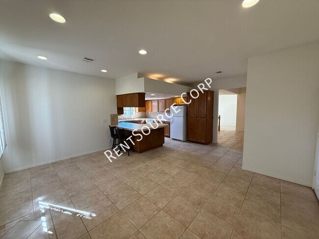 Building Photo - 3822 W Ave K 6