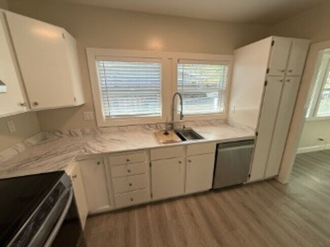 Building Photo - Loma Alta Avenue (10)