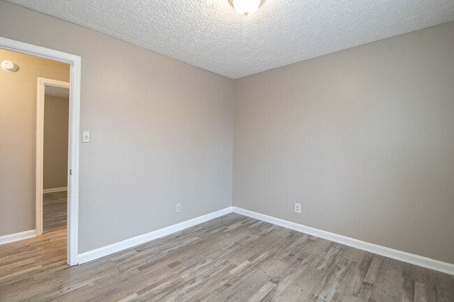 Building Photo - 131 Lillian Dr