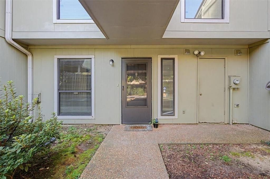 Building Photo - 6350 Hawthorne Terrace