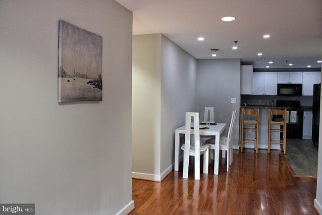 Building Photo - 777 7th St NW