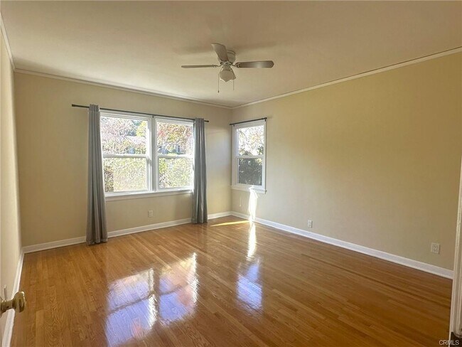 Building Photo - 2026 Pepper Dr