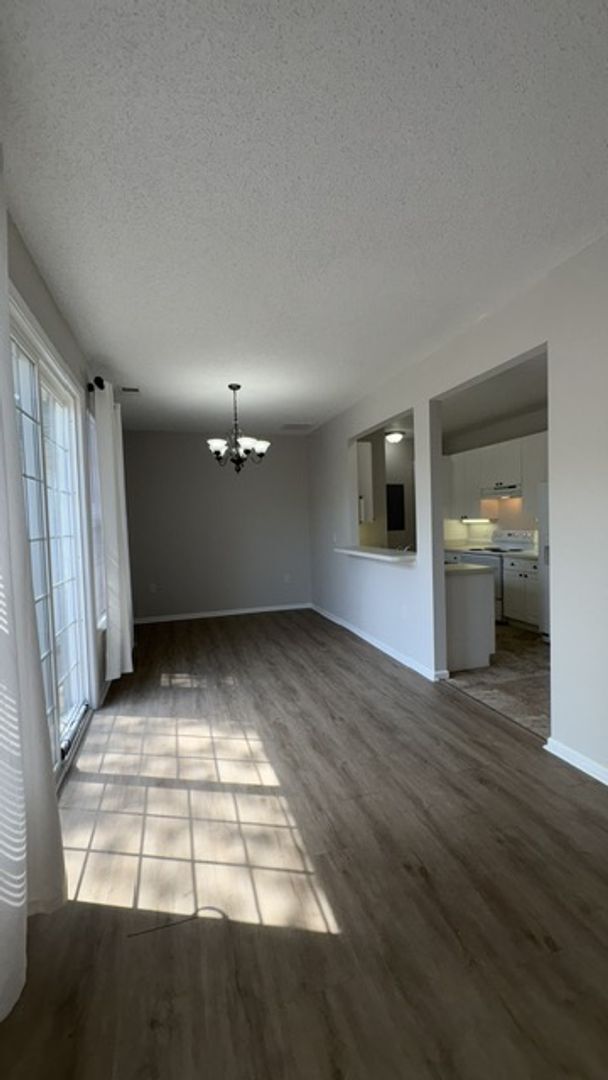 Building Photo - 5821 Ludington Dr