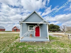 Building Photo - **APPLICATION RECEIVED** AVAILABLE NOW! Mo...