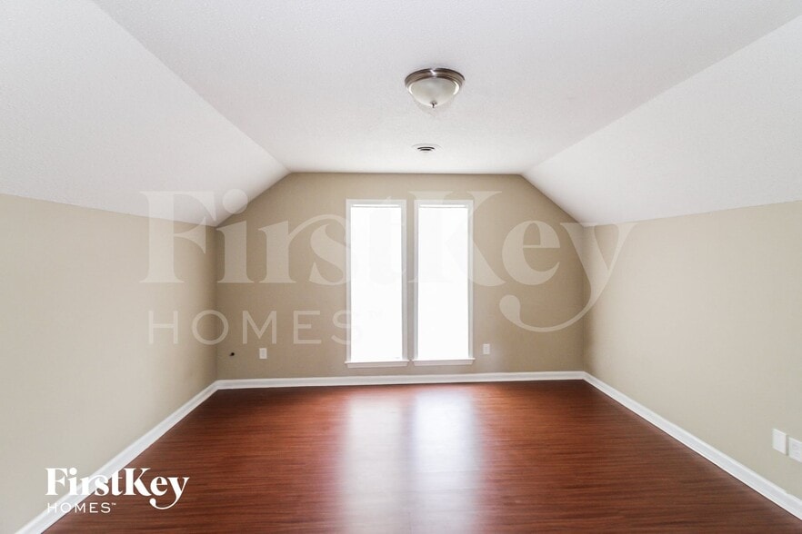 Building Photo - 5979 Rosewind Cir W
