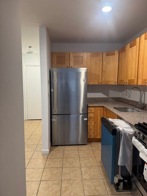 Building Photo - 15 Greenwich Ave