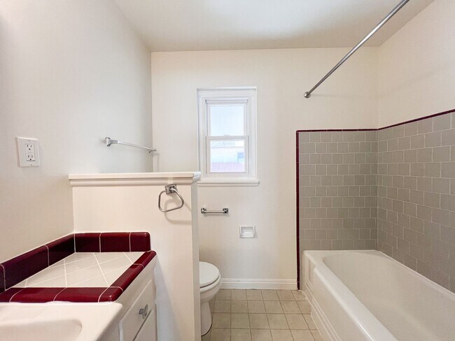 Building Photo - Tahoe Park Gem in Great Location!