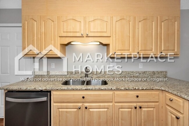 Building Photo - 15120 Balsam Dr SE