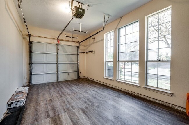 Building Photo - 1421 Savoy Ct