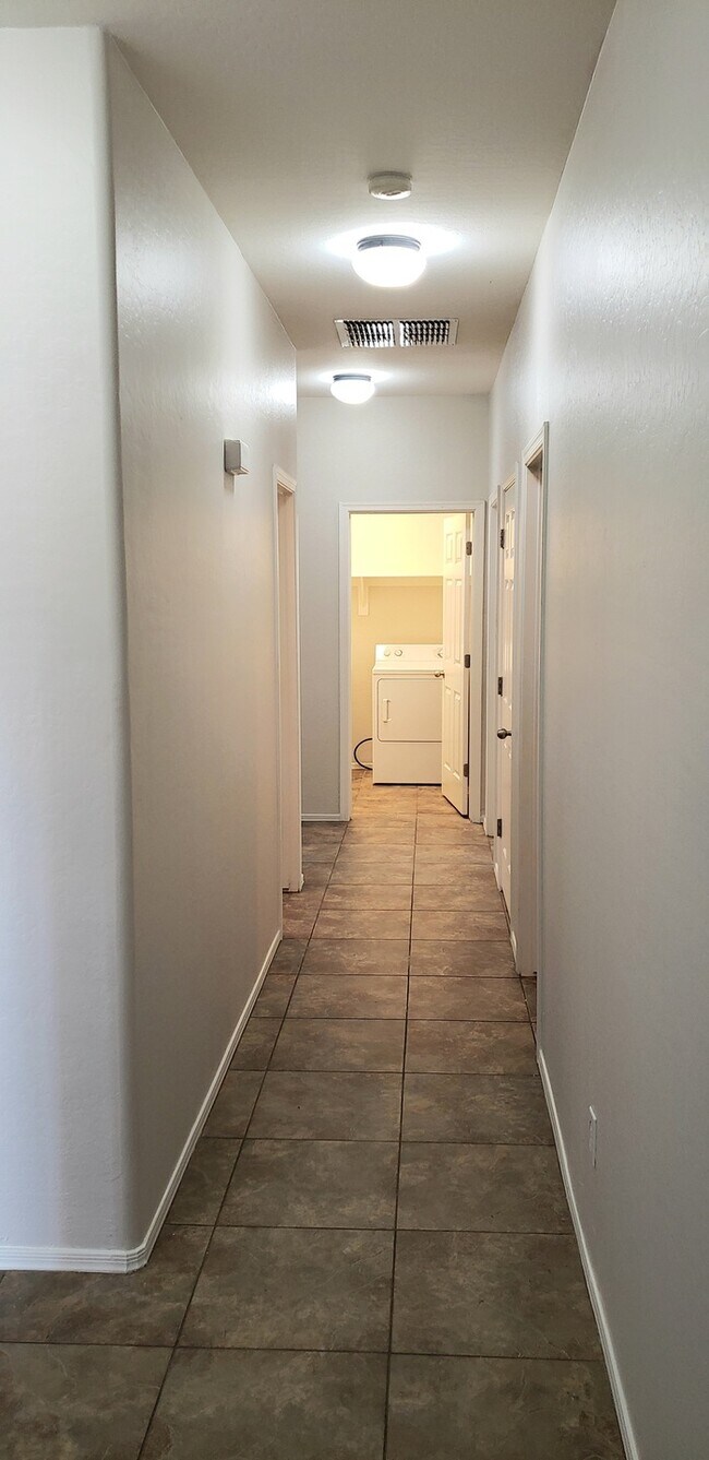 Building Photo - Stunning Laveen Village home with built-in...