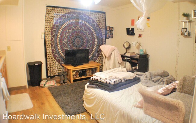 Building Photo - 433 W Gilman St