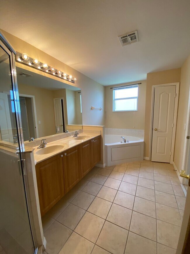 Building Photo - 2677 Blue Cypress Lake Ct