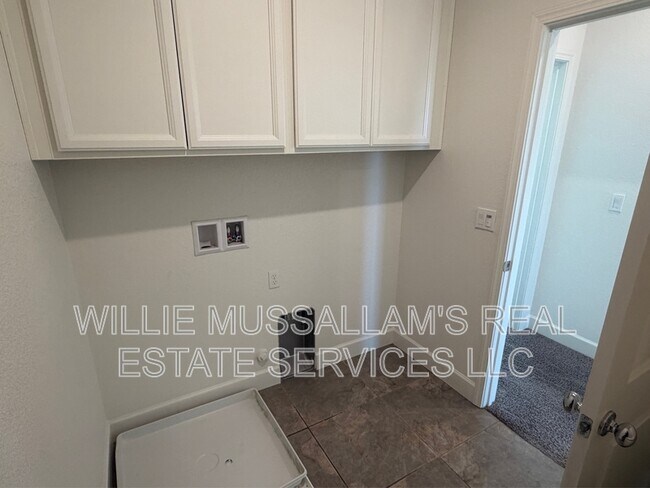 Building Photo - 1388-1390 Dairy Dr