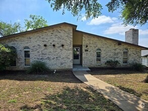 Building Photo - Hilltop 3 Bedroom, 2 Bath, 2 Car Garage Pr...