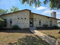 Building Photo - Hilltop 3 Bedroom, 2 Bath, 2 Car Garage Pr...
