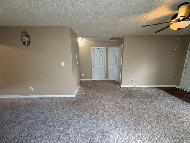 Building Photo - 2 Bed 2 Bath Home Near Cherry Park