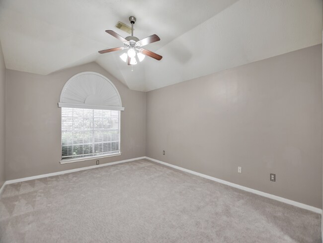 Building Photo - 15118 Red Cedar Cove Ln