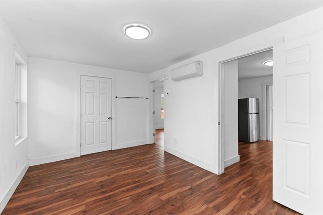 Building Photo - 204 Lessin Ln