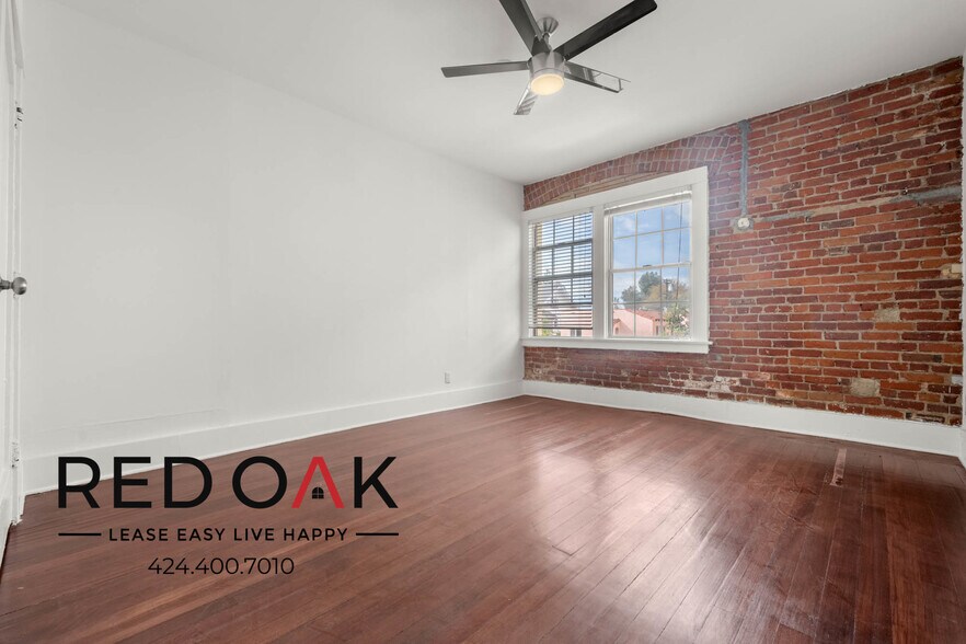 Building Photo - 1110 S Lake St