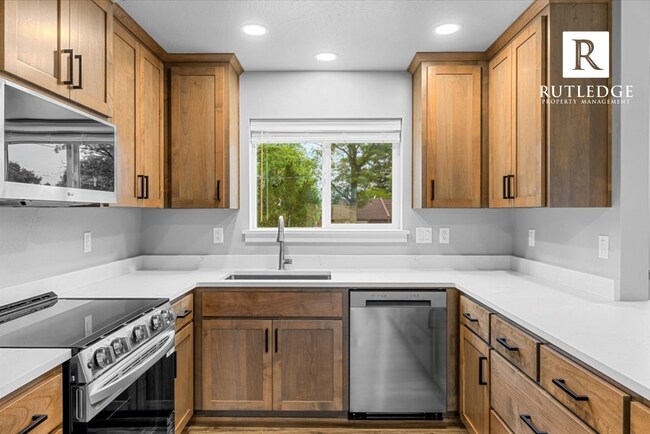 Building Photo - Newly Built 3 Bed/2 Bath Home in East Medford!