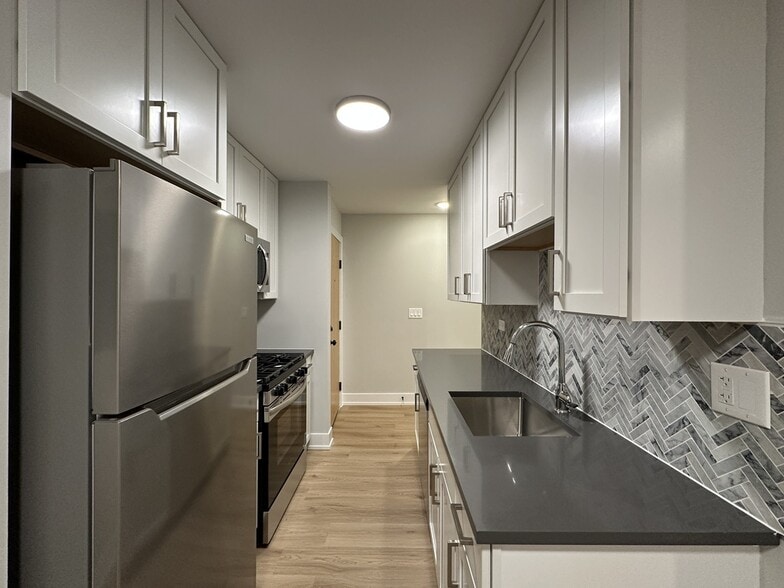 Building Photo - 535 W Aldine Ave