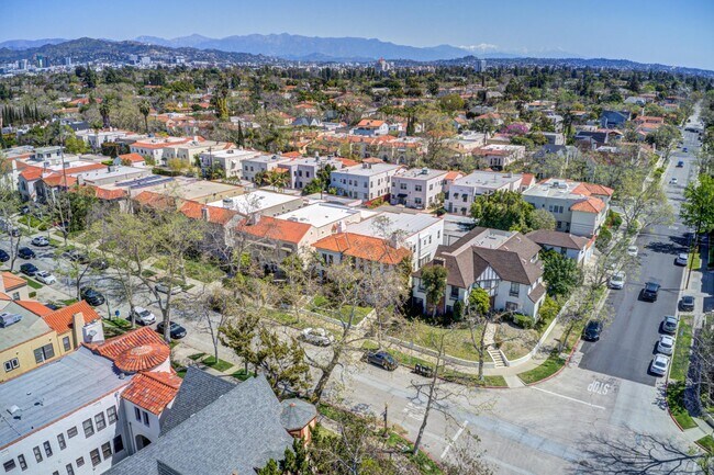 Building Photo - 176 S Orange Dr