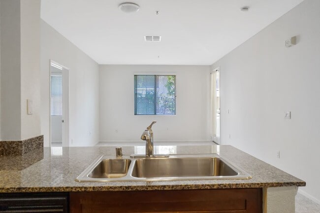 Building Photo - Stylish 2-Bedroom Condo with Resort Amenit...