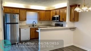 Building Photo - 1440 N Lawnwood Cir