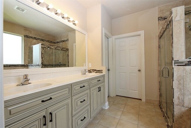 Building Photo - 438 Magnolia Blossom