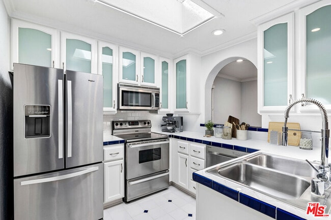 Building Photo - 916 N Alfred St