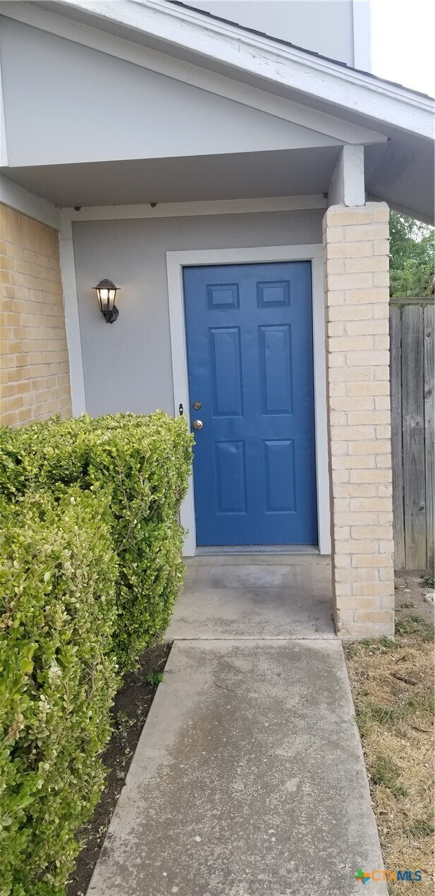 Building Photo - 1109 Wales Dr