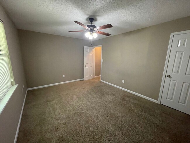 Building Photo - PRE-LEASING AUGUST 2026!