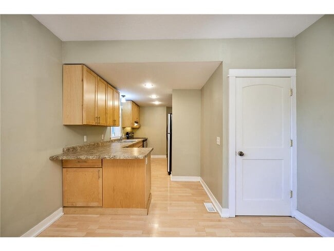 Building Photo - 2327 Cole Ave SE