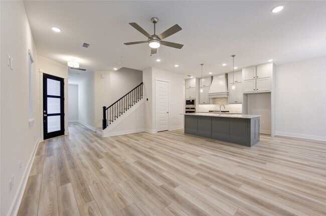 Building Photo - 16032 Mason Run Dr