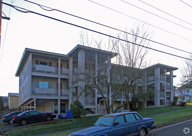 Primary Photo - The Chinook Apartments