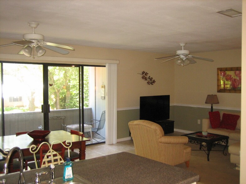 Building Photo - 134 W Satsuma Ave