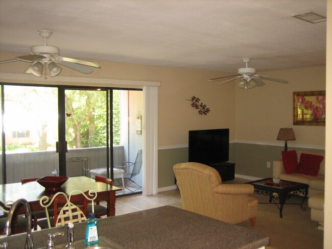 Building Photo - 134 W Satsuma Ave