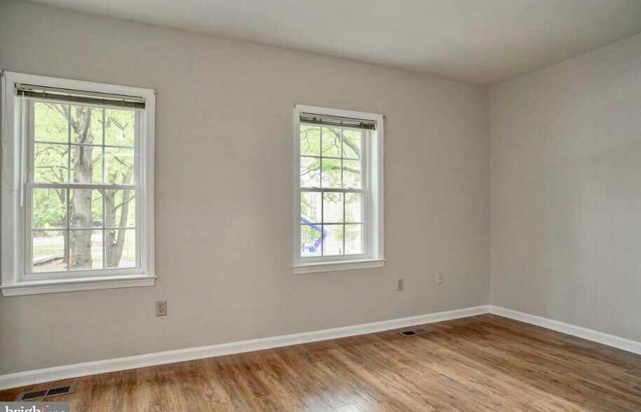 Building Photo - 2510 Fairfax Dr