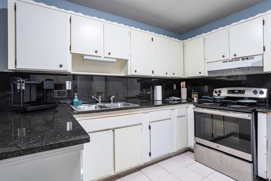 Building Photo - 1062 SW 135th Pl