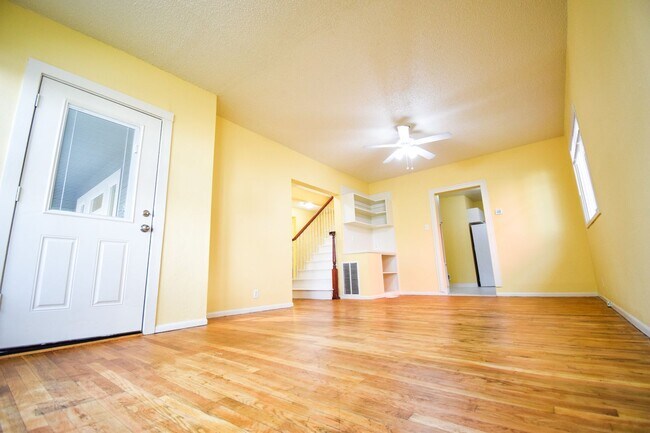 Building Photo - Spacious 4BD/2BA Two-Story Home w/ Fenced Yard & Huge Basement! Pets OK!