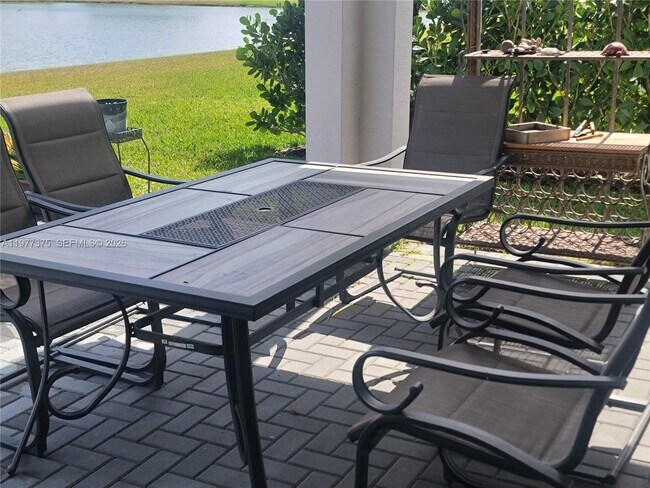 Building Photo - 5426 Pecan Dr